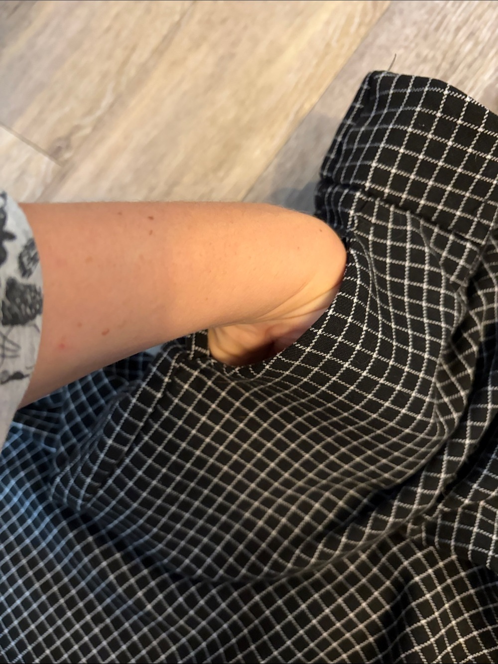 JULES & LEOPOLD | Black Grid-Print Women's Trousers - Picture 7 of 15